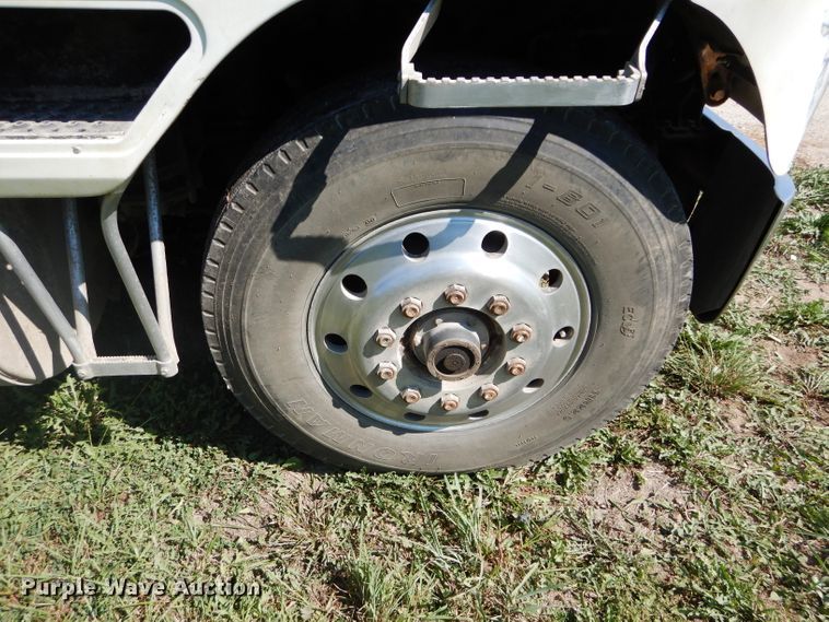 image for item DI8263 1987 International COF9670  semi truck