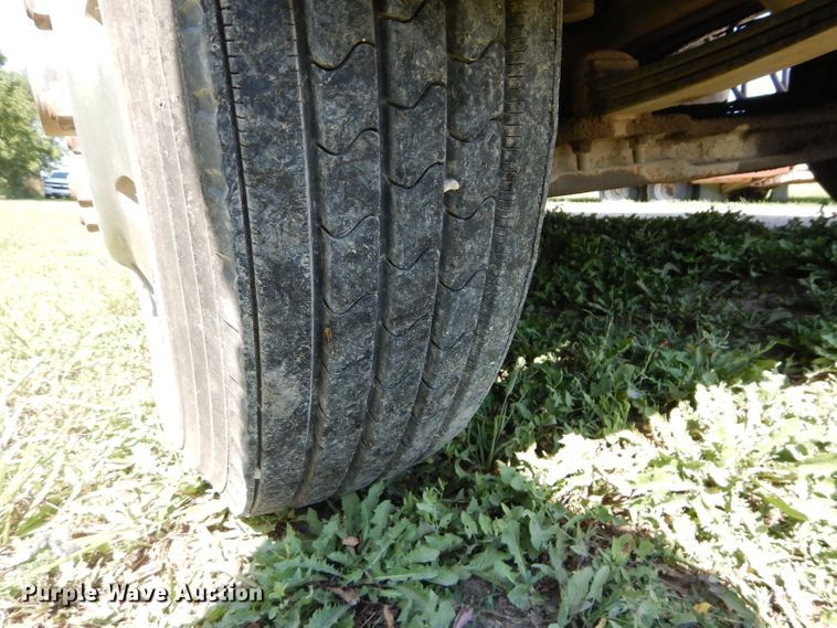 image for item DI8263 1987 International COF9670  semi truck