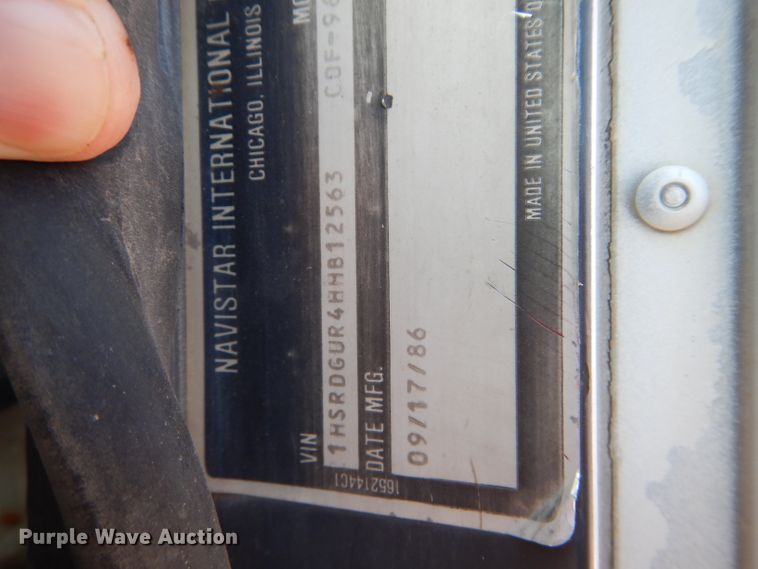 image for item DI8263 1987 International COF9670  semi truck