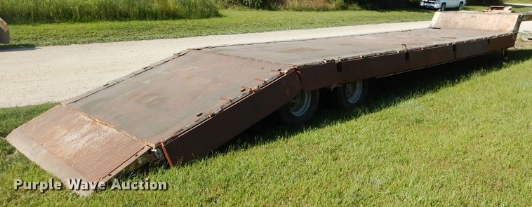 image for item DI8264 1982 Trail King equipment trailer