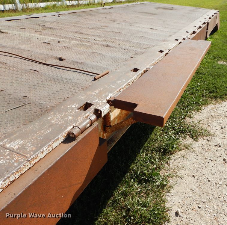 image for item DI8264 1982 Trail King equipment trailer