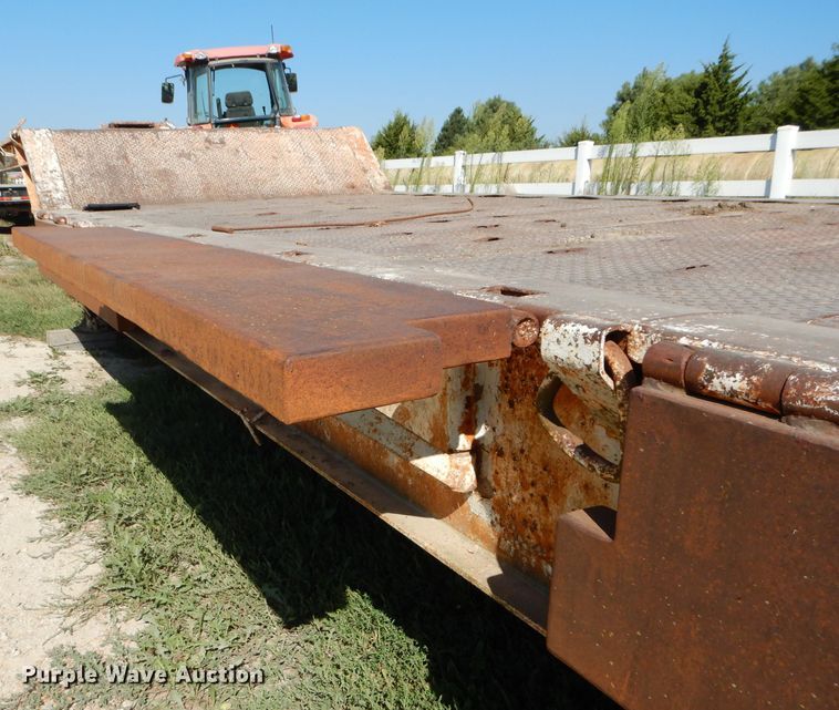 image for item DI8264 1982 Trail King equipment trailer