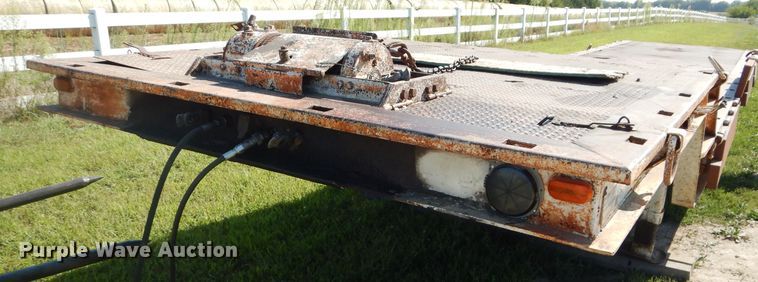 image for item DI8264 1982 Trail King equipment trailer