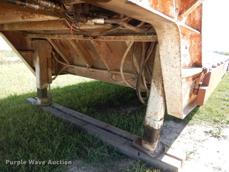 image for item DI8264 1982 Trail King equipment trailer