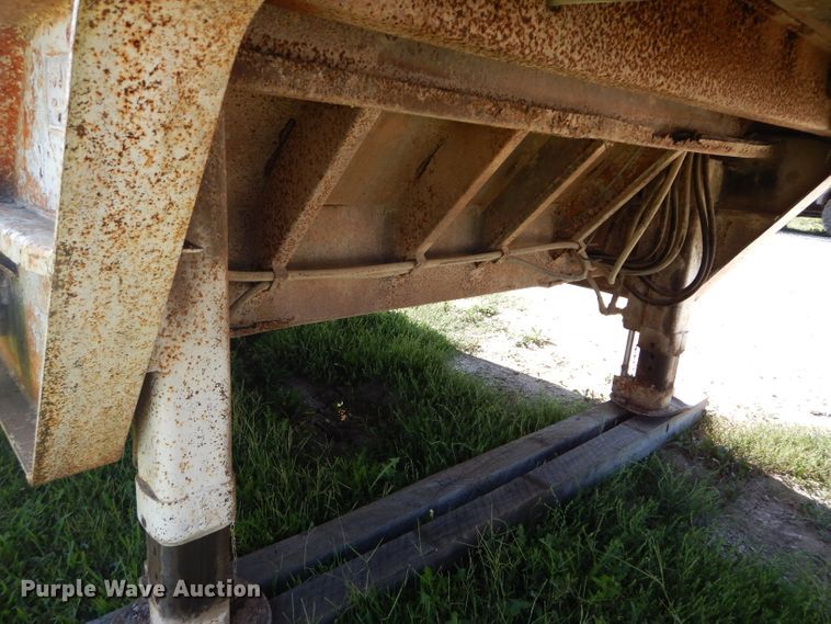 image for item DI8264 1982 Trail King equipment trailer