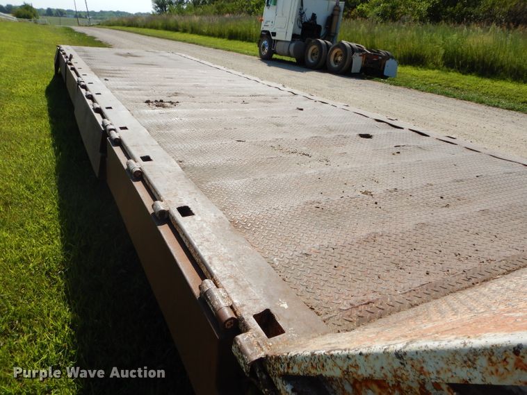 image for item DI8264 1982 Trail King equipment trailer