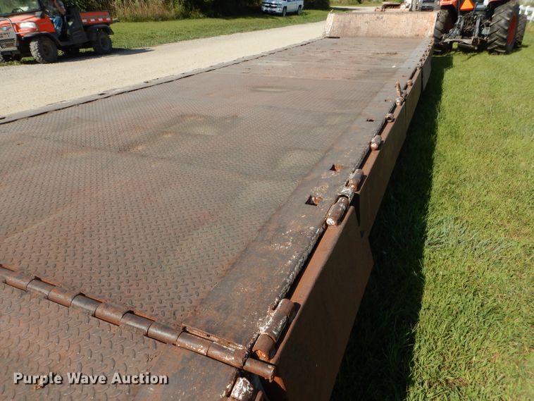 image for item DI8264 1982 Trail King equipment trailer