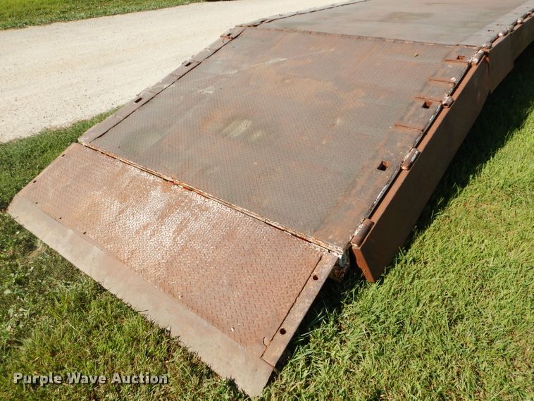 image for item DI8264 1982 Trail King equipment trailer