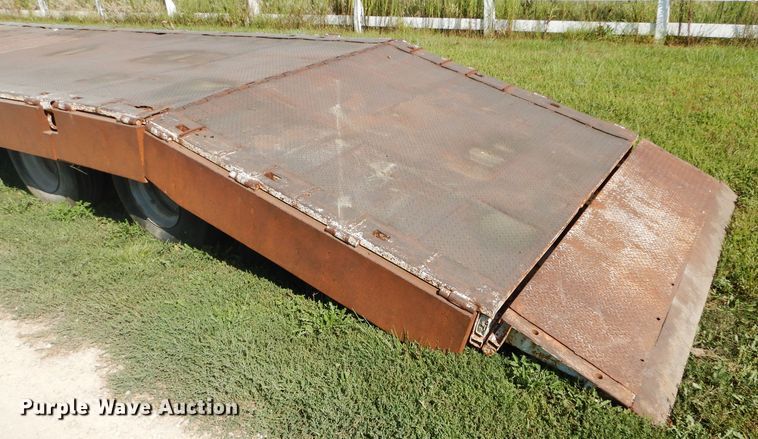 image for item DI8264 1982 Trail King equipment trailer