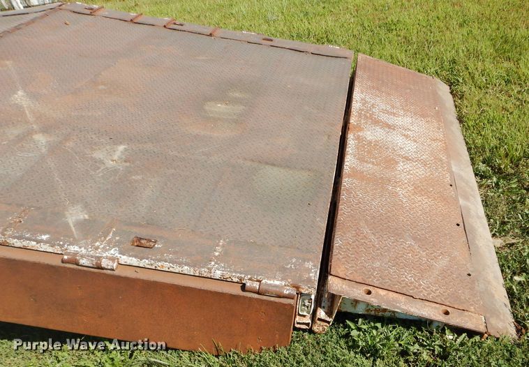 image for item DI8264 1982 Trail King equipment trailer