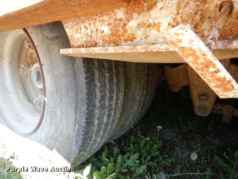 image for item DI8264 1982 Trail King equipment trailer