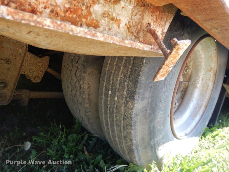 image for item DI8264 1982 Trail King equipment trailer