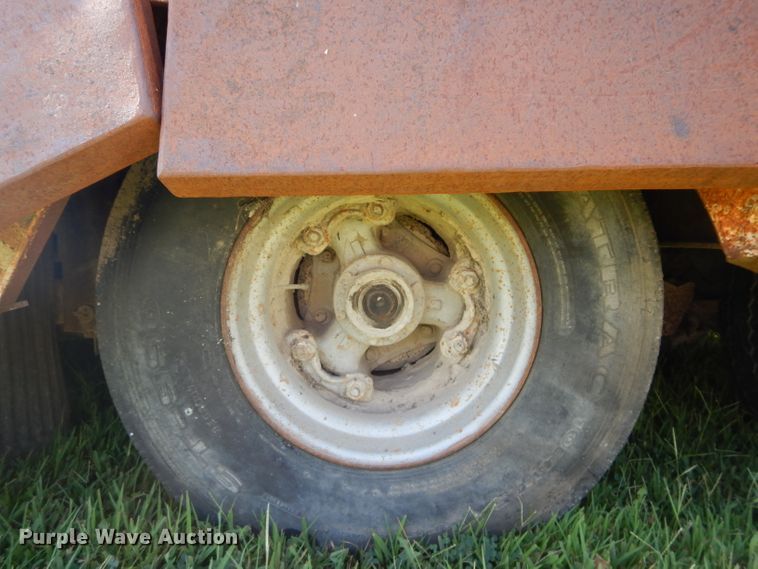 image for item DI8264 1982 Trail King equipment trailer