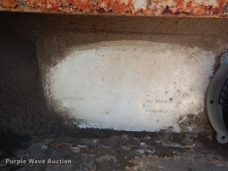 image for item DI8264 1982 Trail King equipment trailer