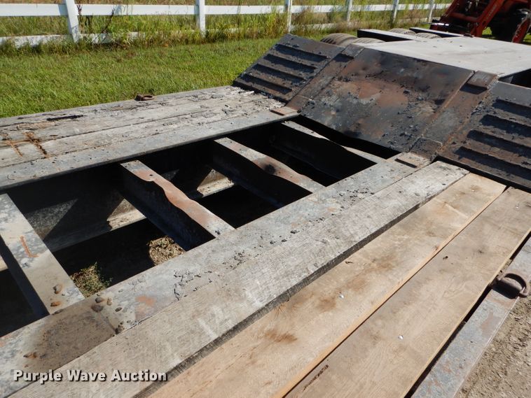 image for item DI8265 2006 Witzco RG35 lowboy equipment trailer