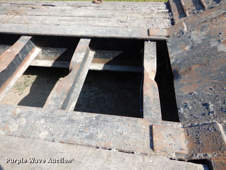 image for item DI8265 2006 Witzco RG35 lowboy equipment trailer