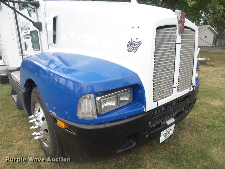 image for item DX9235 2006 Kenworth T600  semi truck