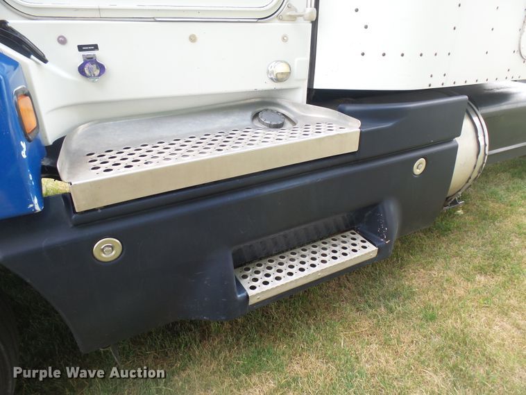 image for item DX9235 2006 Kenworth T600  semi truck