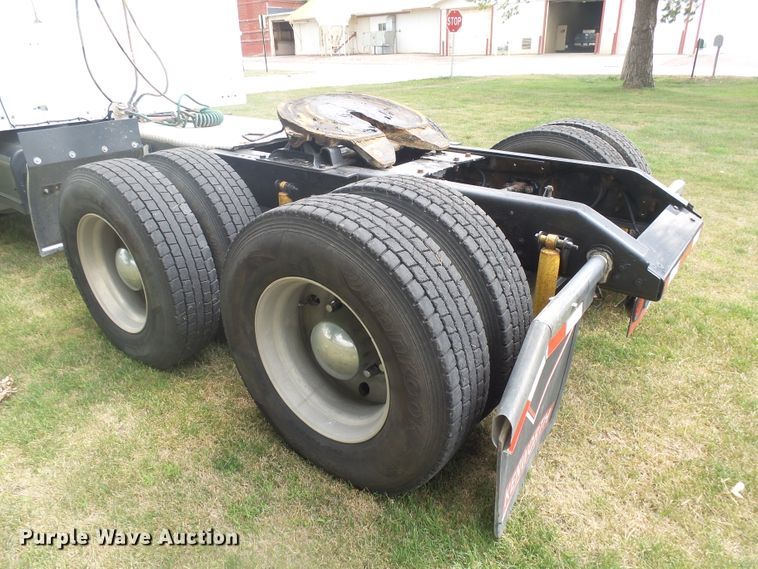 image for item DX9235 2006 Kenworth T600  semi truck