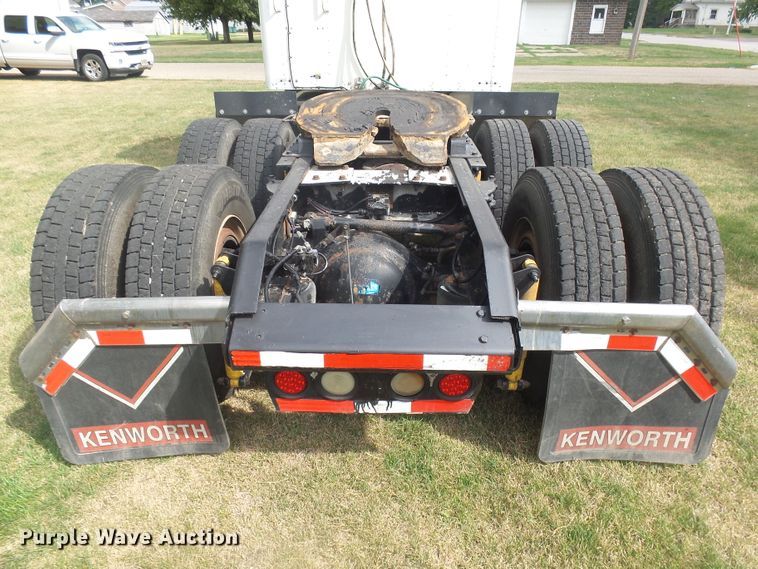 image for item DX9235 2006 Kenworth T600  semi truck