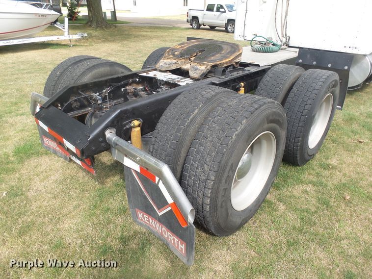 image for item DX9235 2006 Kenworth T600  semi truck