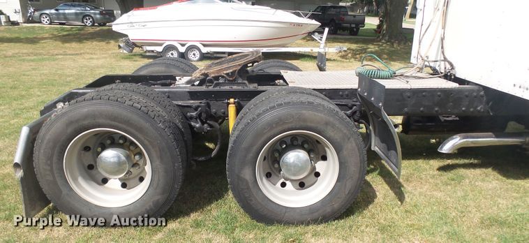 image for item DX9235 2006 Kenworth T600  semi truck