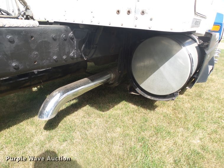 image for item DX9235 2006 Kenworth T600  semi truck