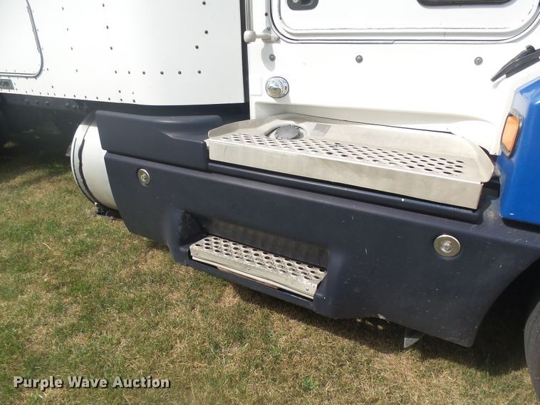 image for item DX9235 2006 Kenworth T600  semi truck