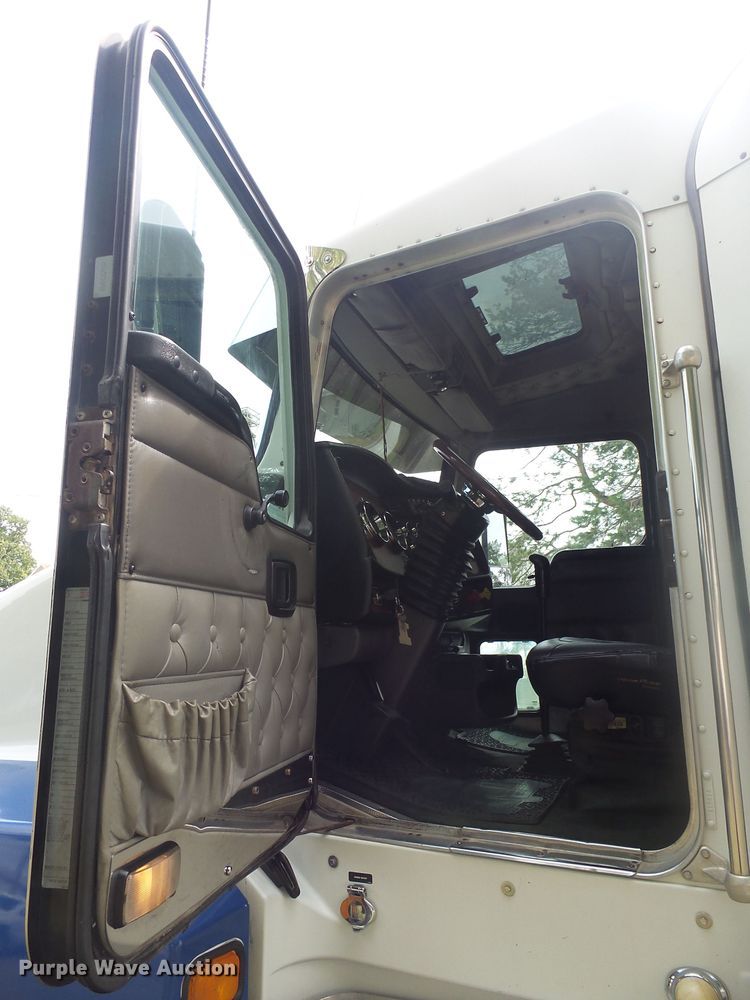image for item DX9235 2006 Kenworth T600  semi truck