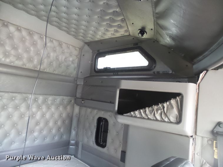 image for item DX9235 2006 Kenworth T600  semi truck