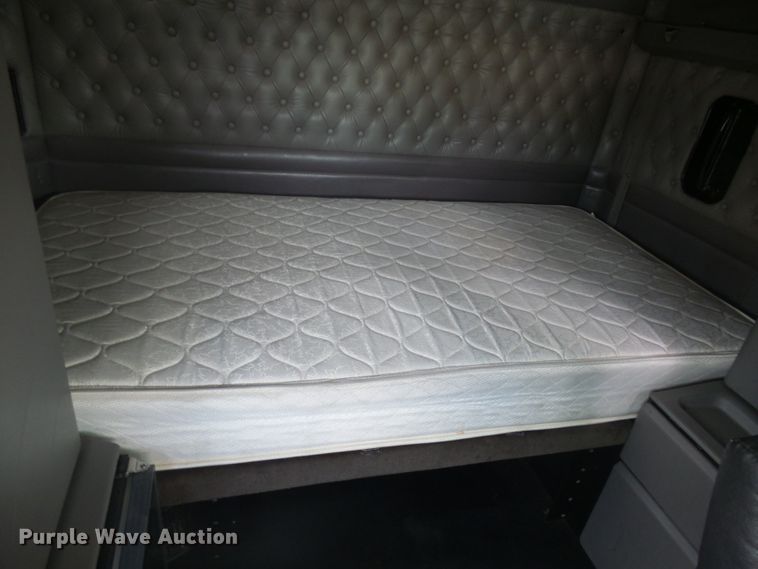 image for item DX9235 2006 Kenworth T600  semi truck