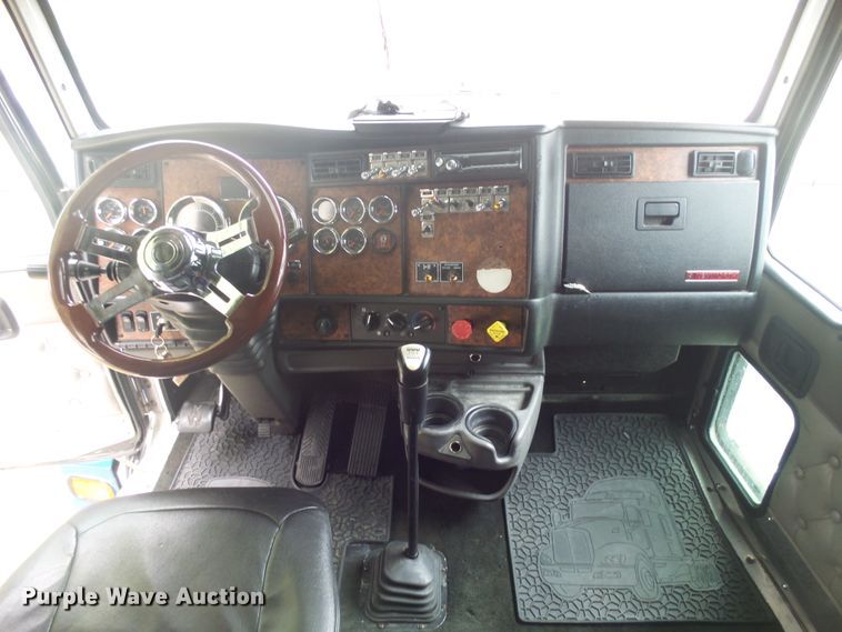 image for item DX9235 2006 Kenworth T600  semi truck