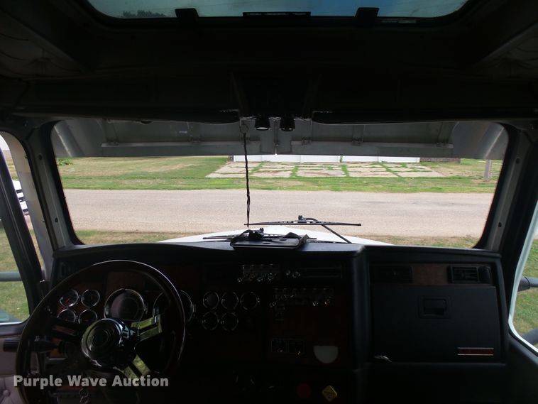 image for item DX9235 2006 Kenworth T600  semi truck