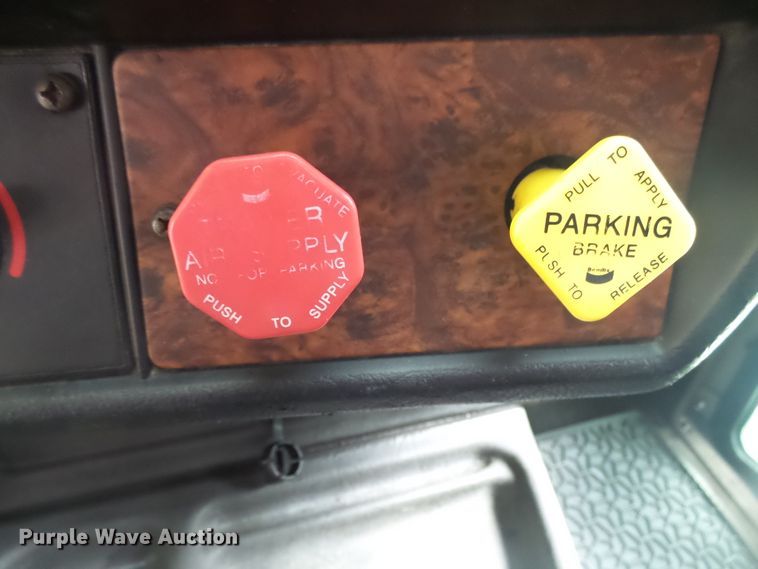 image for item DX9235 2006 Kenworth T600  semi truck