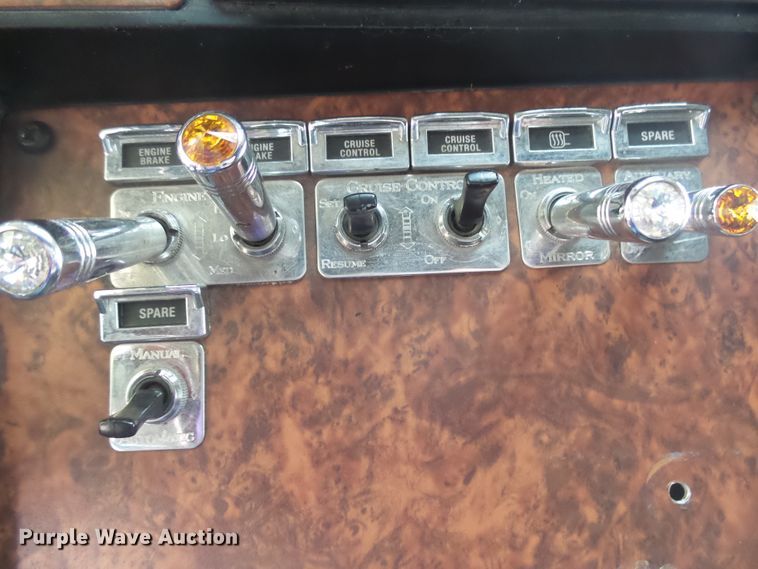 image for item DX9235 2006 Kenworth T600  semi truck