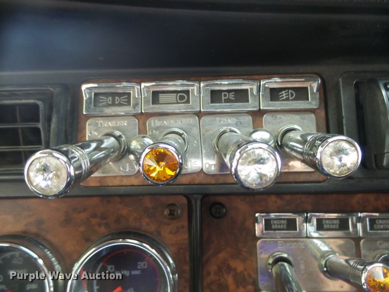 image for item DX9235 2006 Kenworth T600  semi truck