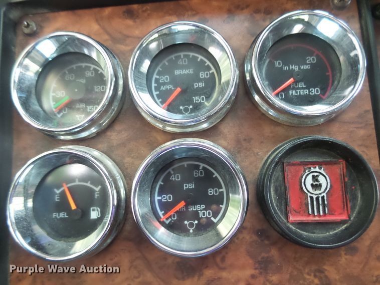 image for item DX9235 2006 Kenworth T600  semi truck