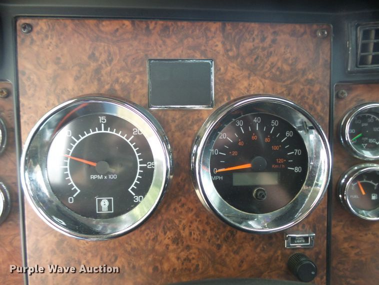 image for item DX9235 2006 Kenworth T600  semi truck