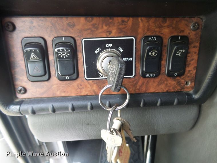 image for item DX9235 2006 Kenworth T600  semi truck