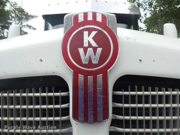 image for item DX9235 2006 Kenworth T600  semi truck