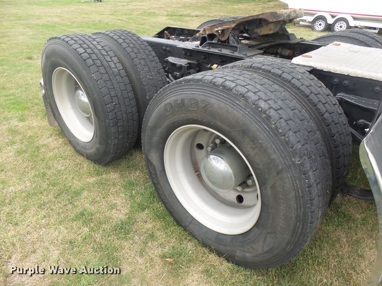 image for item DX9235 2006 Kenworth T600  semi truck