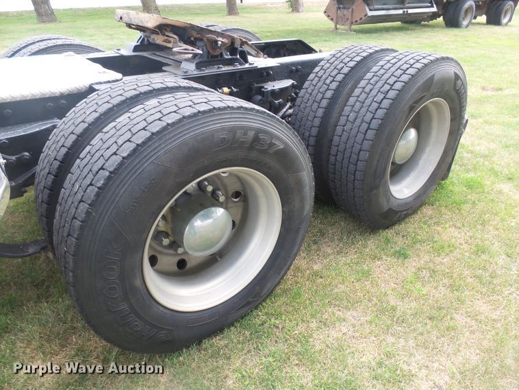 image for item DX9235 2006 Kenworth T600  semi truck