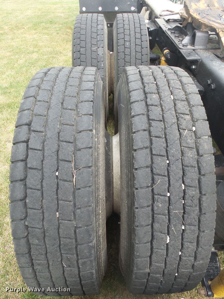 image for item DX9235 2006 Kenworth T600  semi truck