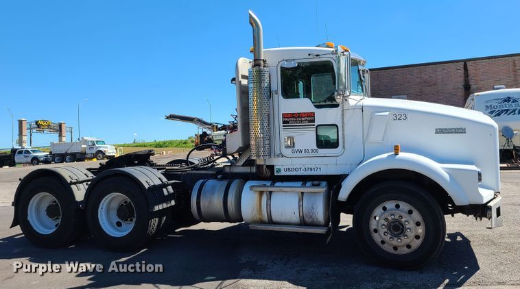 image for item EL9889 1995 Kenworth T800  semi truck