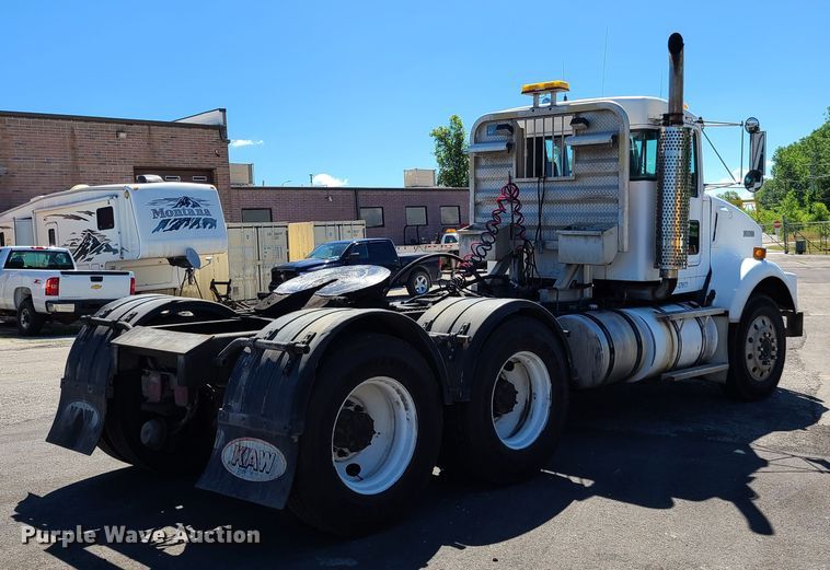 image for item EL9889 1995 Kenworth T800  semi truck