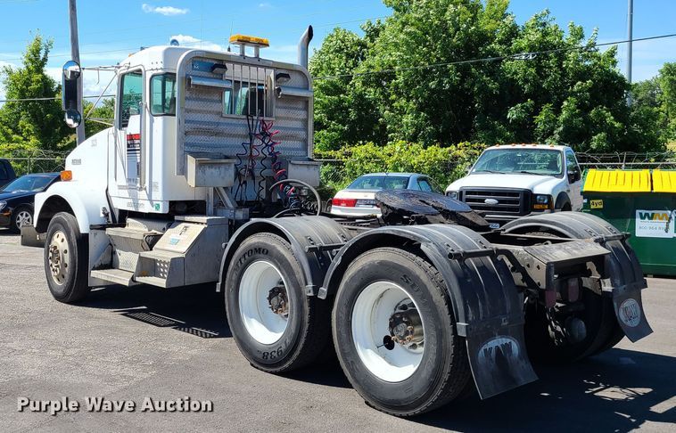 image for item EL9889 1995 Kenworth T800  semi truck