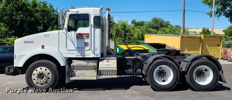 image for item EL9889 1995 Kenworth T800  semi truck