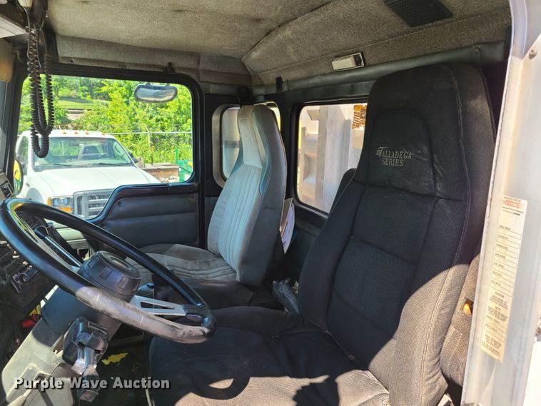 image for item EL9889 1995 Kenworth T800  semi truck