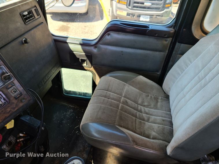 image for item EL9889 1995 Kenworth T800  semi truck