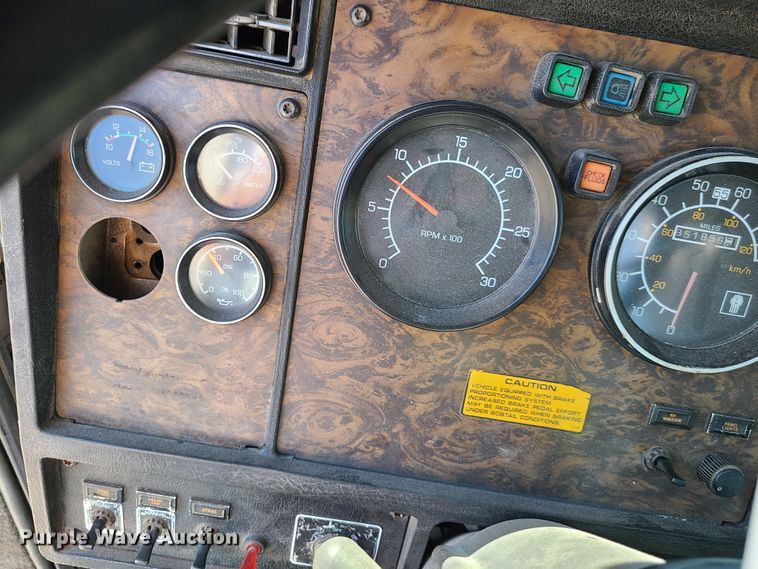 image for item EL9889 1995 Kenworth T800  semi truck